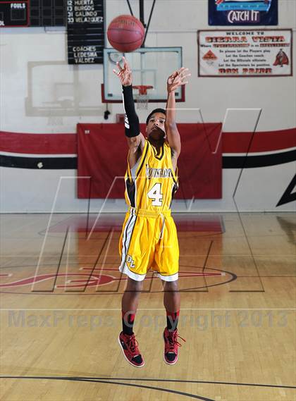 Thumbnail 3 in Edgewood vs Bosco Tech (Sierra Vista Dons Classic) photogallery.