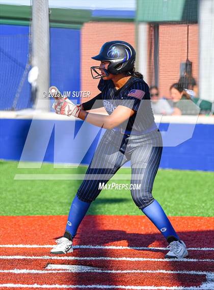 Thumbnail 2 in Georgetown vs Santa Fe (UIL 5A Reg III Semifinal) photogallery.