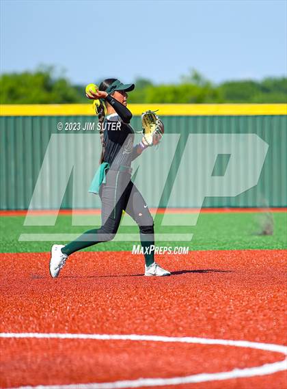 Thumbnail 2 in Georgetown vs Santa Fe (UIL 5A Reg III Semifinal) photogallery.