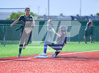 Thumbnail 2 in Georgetown vs Santa Fe (UIL 5A Reg III Semifinal) photogallery.