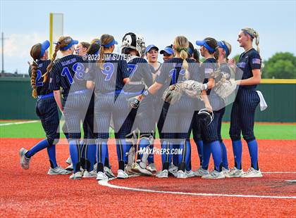 Thumbnail 1 in Georgetown vs Santa Fe (UIL 5A Reg III Semifinal) photogallery.