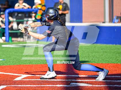 Thumbnail 1 in Georgetown vs Santa Fe (UIL 5A Reg III Semifinal) photogallery.