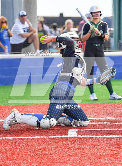Thumbnail 1 in Georgetown vs Santa Fe (UIL 5A Reg III Semifinal) photogallery.