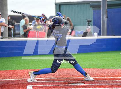 Thumbnail 2 in Georgetown vs Santa Fe (UIL 5A Reg III Semifinal) photogallery.