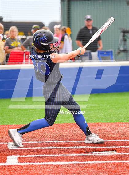Thumbnail 1 in Georgetown vs Santa Fe (UIL 5A Reg III Semifinal) photogallery.
