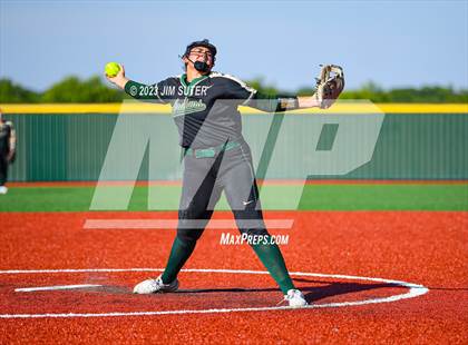 Thumbnail 2 in Georgetown vs Santa Fe (UIL 5A Reg III Semifinal) photogallery.