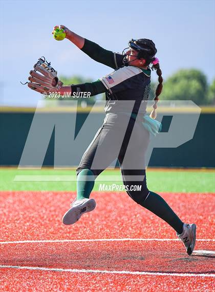 Thumbnail 3 in Georgetown vs Santa Fe (UIL 5A Reg III Semifinal) photogallery.