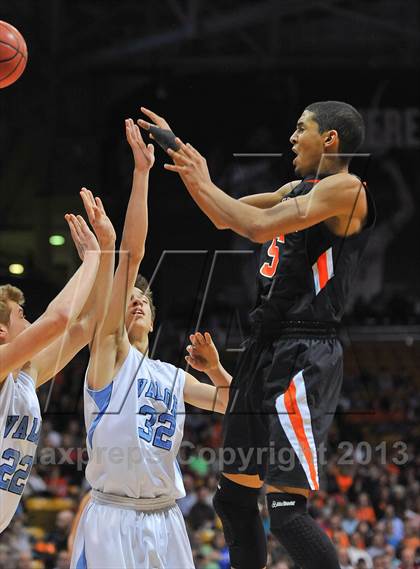 Thumbnail 2 in Valor Christian vs. Lewis-Palmer (CHSAA 4A Final) photogallery.