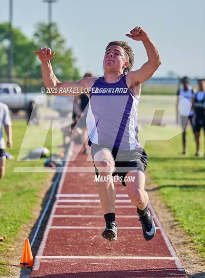 Thumbnail 2 in Lake Houston Conquerors Invitational (Long Jump) photogallery.