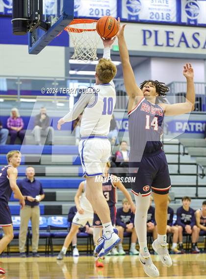 Thumbnail 3 in Springville vs. Pleasant Grove (5 for the Fight National Hoopfest) photogallery.
