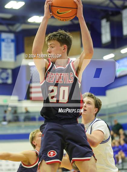 Thumbnail 3 in Springville vs. Pleasant Grove (5 for the Fight National Hoopfest) photogallery.