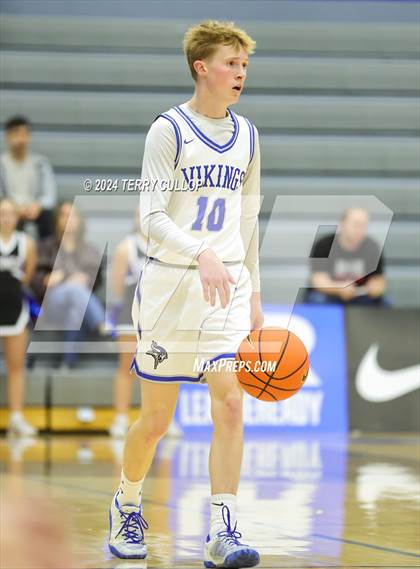 Thumbnail 2 in Springville vs. Pleasant Grove (5 for the Fight National Hoopfest) photogallery.