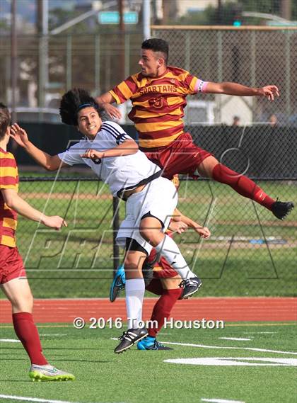 Thumbnail 1 in Covina vs La Canada (CIF SS D6 Quarterfinal) photogallery.