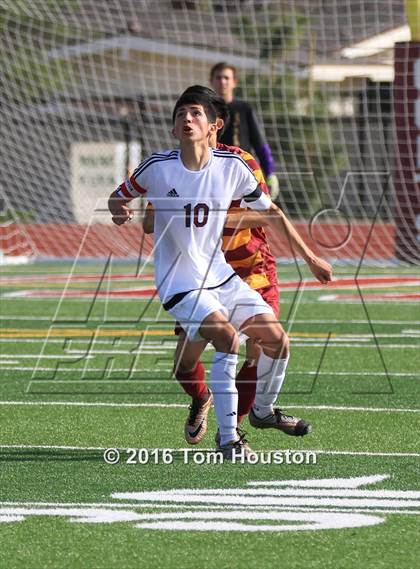 Thumbnail 2 in Covina vs La Canada (CIF SS D6 Quarterfinal) photogallery.