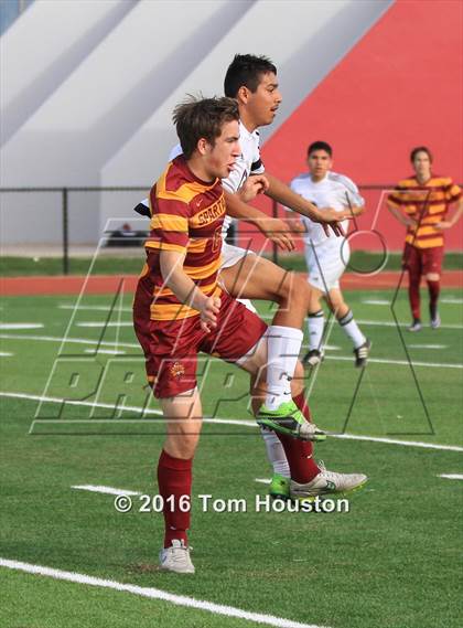 Thumbnail 2 in Covina vs La Canada (CIF SS D6 Quarterfinal) photogallery.