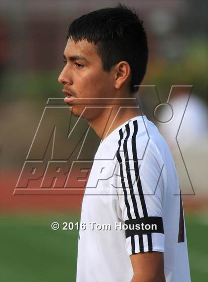 Thumbnail 3 in Covina vs La Canada (CIF SS D6 Quarterfinal) photogallery.