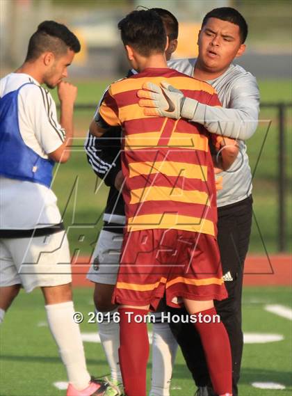 Thumbnail 3 in Covina vs La Canada (CIF SS D6 Quarterfinal) photogallery.