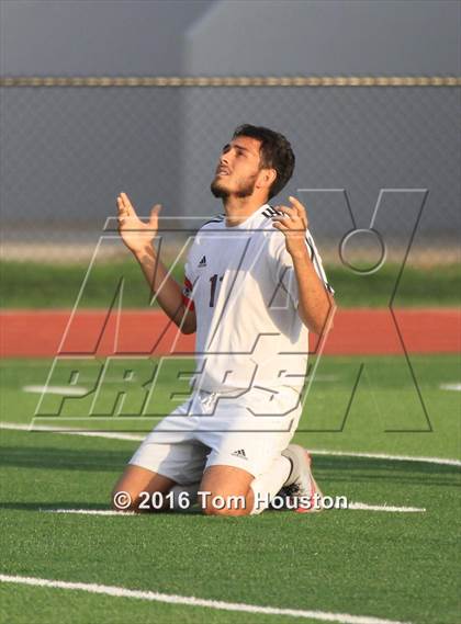 Thumbnail 2 in Covina vs La Canada (CIF SS D6 Quarterfinal) photogallery.