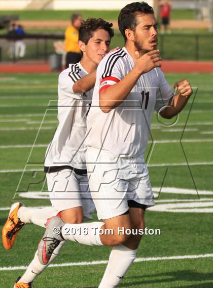 Thumbnail 3 in Covina vs La Canada (CIF SS D6 Quarterfinal) photogallery.