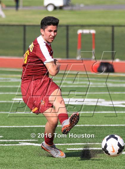 Thumbnail 2 in Covina vs La Canada (CIF SS D6 Quarterfinal) photogallery.