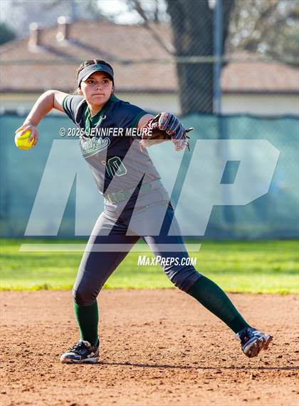 Thumbnail 2 in Central Valley vs. Hughson photogallery.