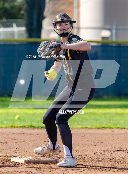 Thumbnail 3 in Central Valley vs. Hughson photogallery.