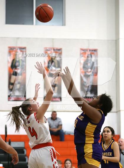 Thumbnail 2 in Granger vs Schulenburg (Schulenburg Lady Horn Varsity Tournament) photogallery.