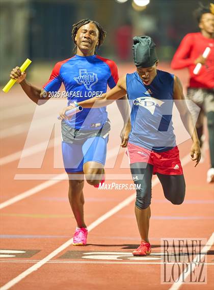 Thumbnail 2 in Panther Relays (4x400M) photogallery.