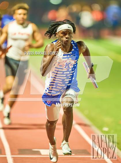 Thumbnail 1 in Panther Relays (4x400M) photogallery.