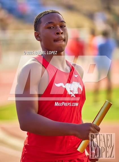 Thumbnail 2 in Panther Relays (4x400M) photogallery.