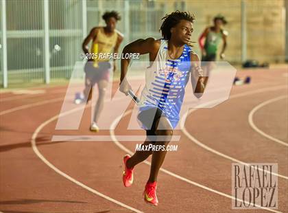 Thumbnail 2 in Panther Relays (4x400M) photogallery.