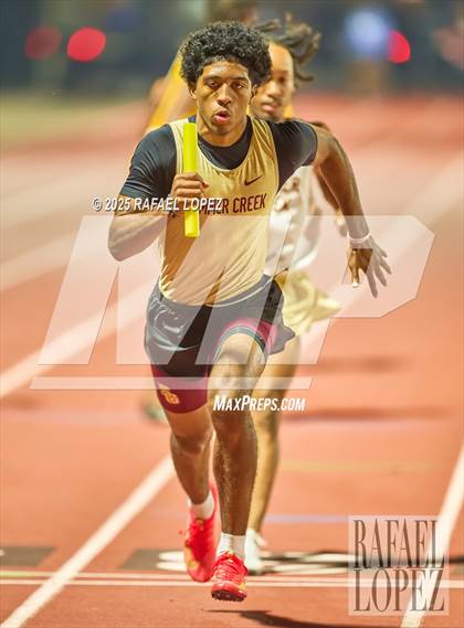 Thumbnail 3 in Panther Relays (4x400M) photogallery.