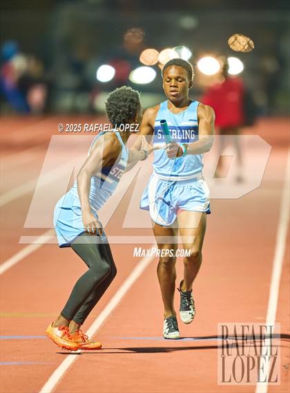 Thumbnail 2 in Panther Relays (4x400M) photogallery.