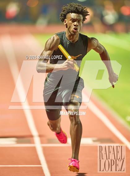 Thumbnail 2 in Panther Relays (4x400M) photogallery.