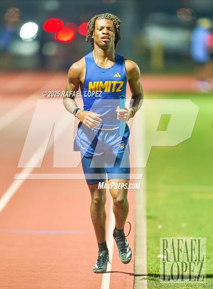 Thumbnail 3 in Panther Relays (4x400M) photogallery.