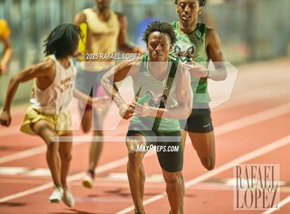 Thumbnail 1 in Panther Relays (4x400M) photogallery.