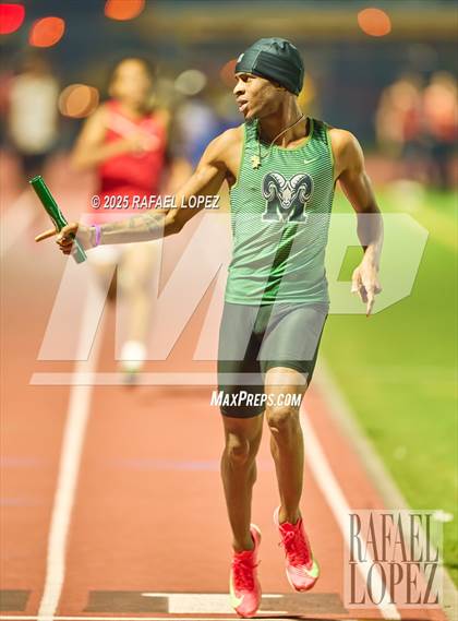 Thumbnail 3 in Panther Relays (4x400M) photogallery.