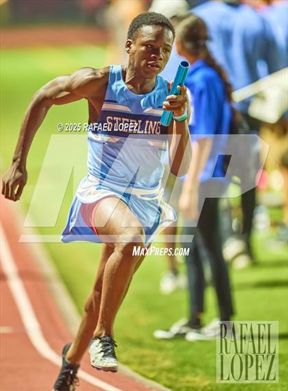 Thumbnail 2 in Panther Relays (4x400M) photogallery.