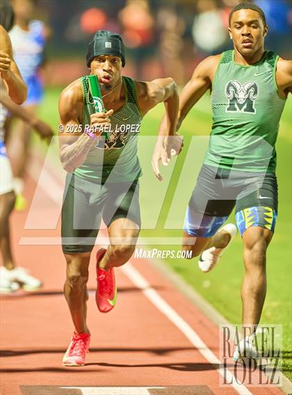 Thumbnail 2 in Panther Relays (4x400M) photogallery.