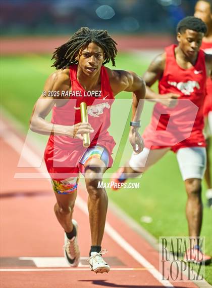 Thumbnail 1 in Panther Relays (4x400M) photogallery.