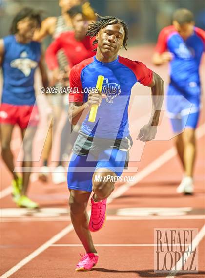 Thumbnail 3 in Panther Relays (4x400M) photogallery.