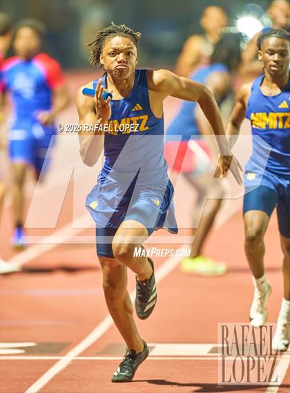 Thumbnail 1 in Panther Relays (4x400M) photogallery.