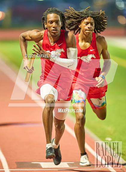 Thumbnail 3 in Panther Relays (4x400M) photogallery.