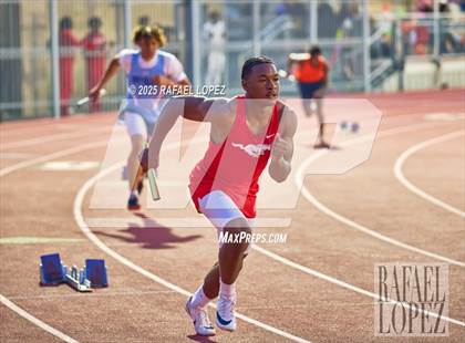 Thumbnail 3 in Panther Relays (4x400M) photogallery.