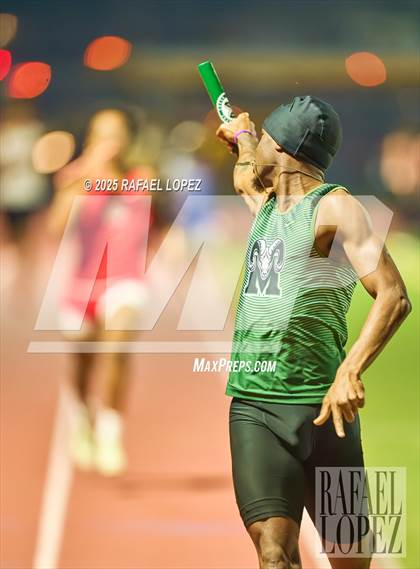 Thumbnail 1 in Panther Relays (4x400M) photogallery.
