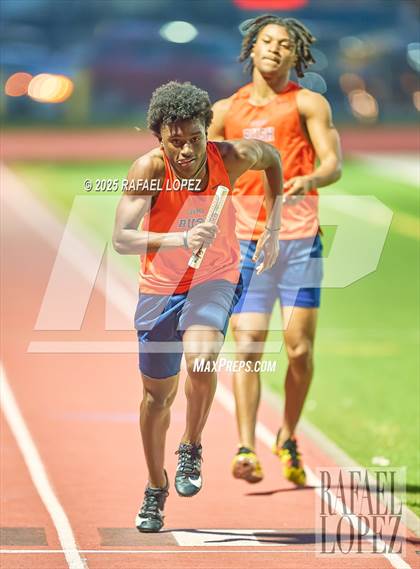 Thumbnail 2 in Panther Relays (4x400M) photogallery.