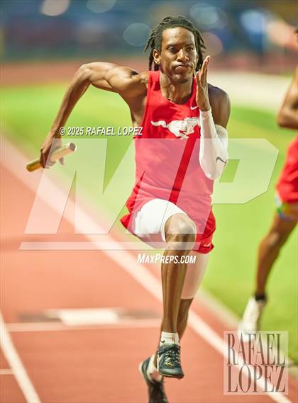 Thumbnail 1 in Panther Relays (4x400M) photogallery.