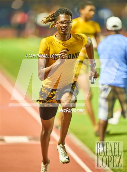 Thumbnail 3 in Panther Relays (4x400M) photogallery.