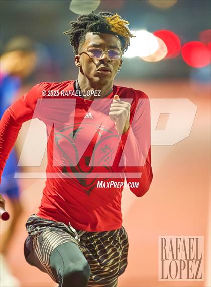 Thumbnail 1 in Panther Relays (4x400M) photogallery.