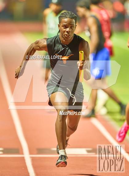 Thumbnail 1 in Panther Relays (4x400M) photogallery.